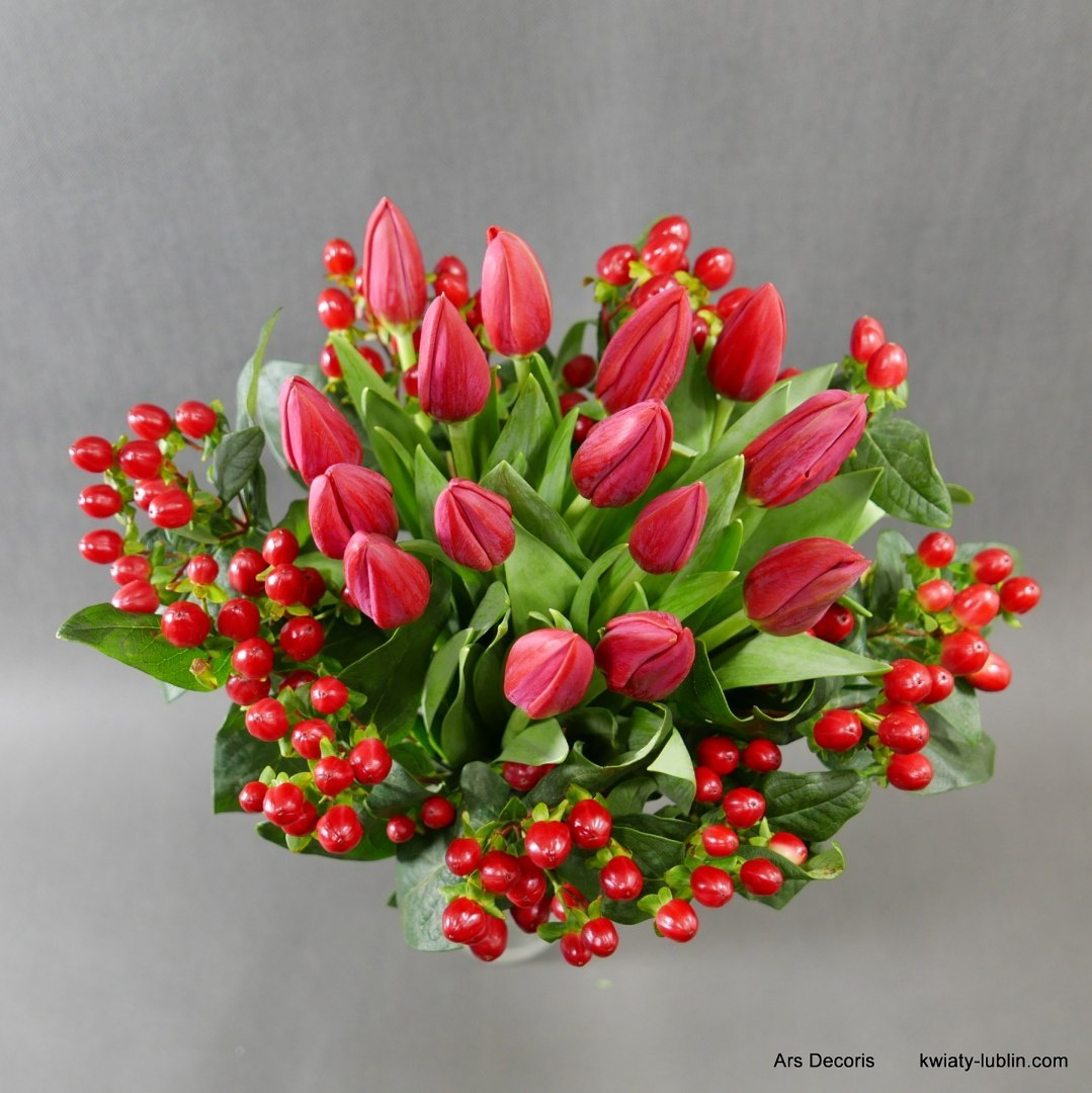 Tulipany z hiperikum .......................... 3 wielkości bukietów Tulipany z hiperikum .......................... 3 wielkości bukietów
