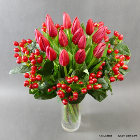Tulipany z hiperikum .......................... 3 wielkości bukietów Tulipany z hiperikum .......................... 3 wielkości bukietów