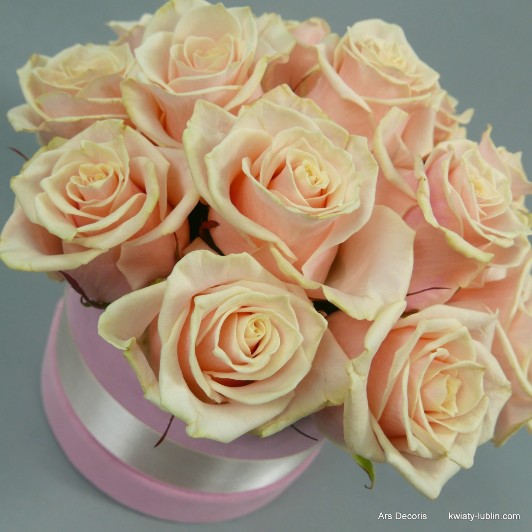 Flowerbox z róż duży ..................... do wyboru kolor róż